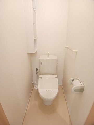 ヒルサイドハウスＡのトイレ|清潔感のあるトイレです