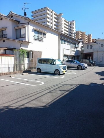 アルドーレ　ＦＵＪＩ　Ａの駐車場|車をお持ちの方に嬉しい駐車場付きの物件です