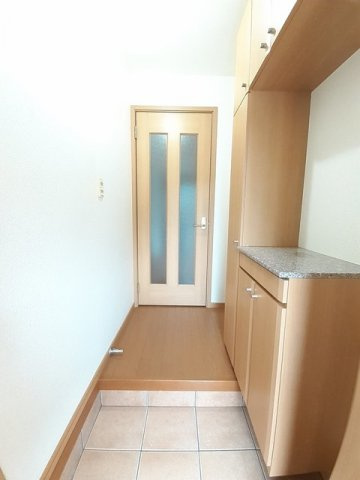 プラシード参番館の玄関|ゆったりとした玄関です