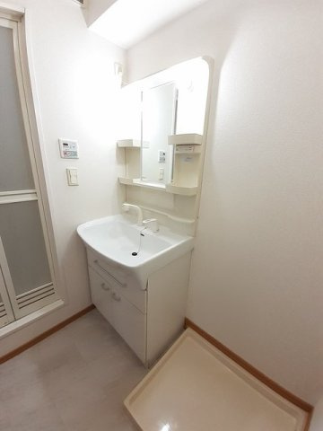 プラシード参番館の洗面所|コンパクトで使いやすい洗面所