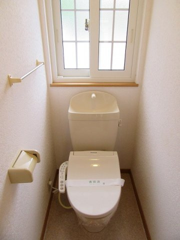 ダンデライオンＡのトイレ|落ち着いた色調のトイレです
