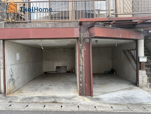 神戸市西区竜が岡１丁目　中古戸建の駐車場|●年中無休：見学時間9:00～20:00・当日予約可●駐車場は屋根付き2台！バイクや自転車も可！