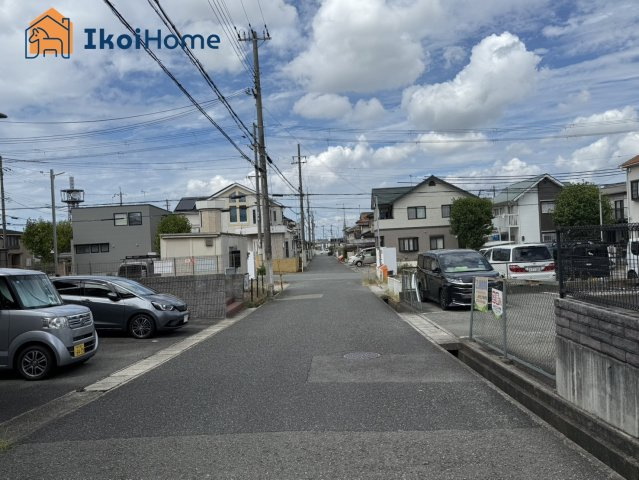 神戸市西区竜が岡１丁目　中古戸建のその他|前面道路は6M幅で広々しています。駐車がし易く、車の対面のすれ違いも楽にできます。
