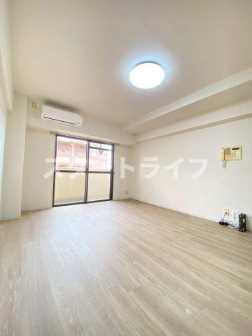 大阪市淀川区西中島１丁目の賃貸マンションの居間・リビング