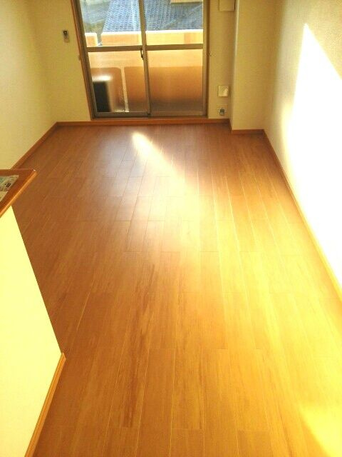 東和第一ビルの居間・リビング