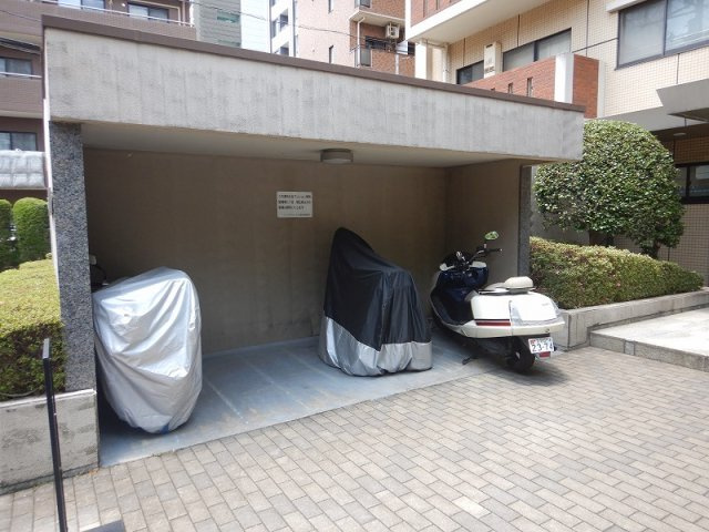シーアイマンション立教前の駐輪場|バイク置場