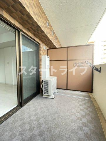 大阪市淀川区西三国４丁目の賃貸マンションのバルコニー