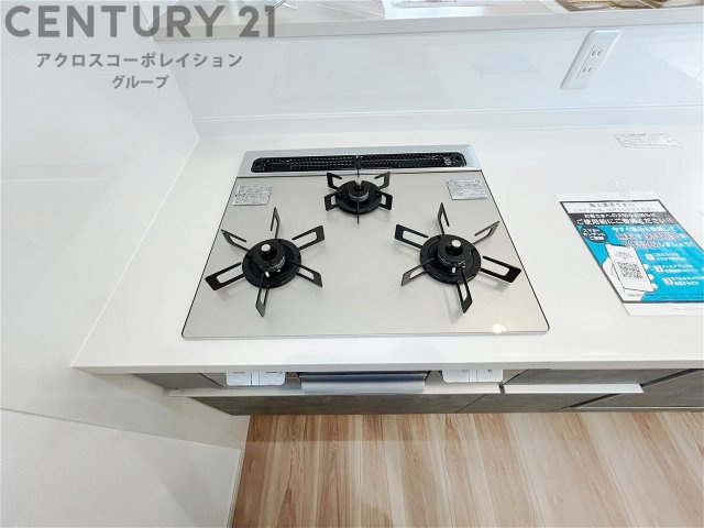 多数の調理器具を同時に使用でき、料理の効率化が可能。省エネで節約になり、様々な料理スタイルに適応できます。また、火力調整が独立しており、手入れや掃除もしやすく、今よりもっとお料理が楽しくなるかも。