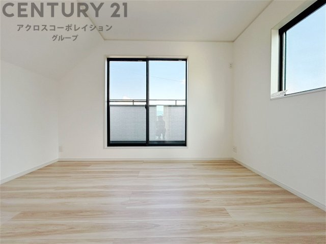 子供部屋…創造性や成長を促す遊びの空間を提供。学習や趣味に集中できる環境を整えます。個別のプライベートスペースは自己表現と自立心を育み、心地よい睡眠環境を整えリラックスできる場所を提供。