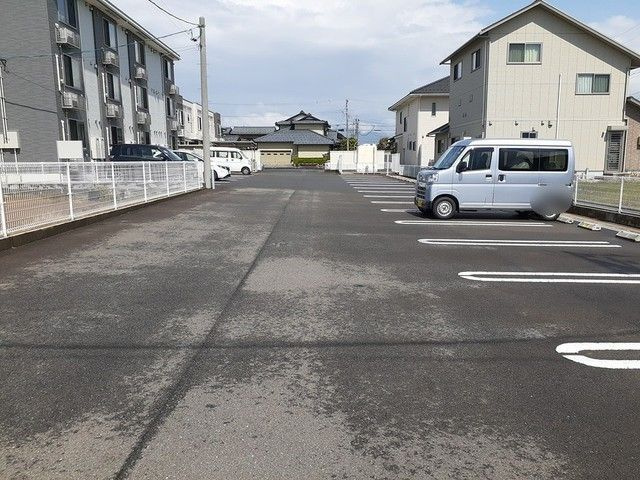 レ・セーナⅡの駐車場