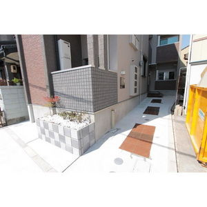 MaisonFar黒川のエントランス