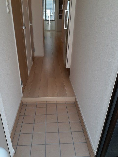 サニーヒルズⅢの玄関