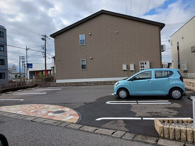 サニーヒルズⅢの駐車場