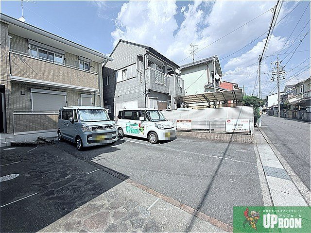 グランメゾン　東味鋺の駐車場