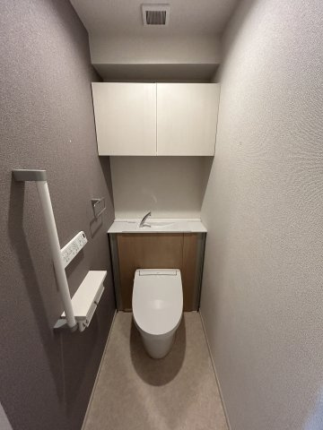 レジス城の堀のトイレ|清潔感のあるトイレです
