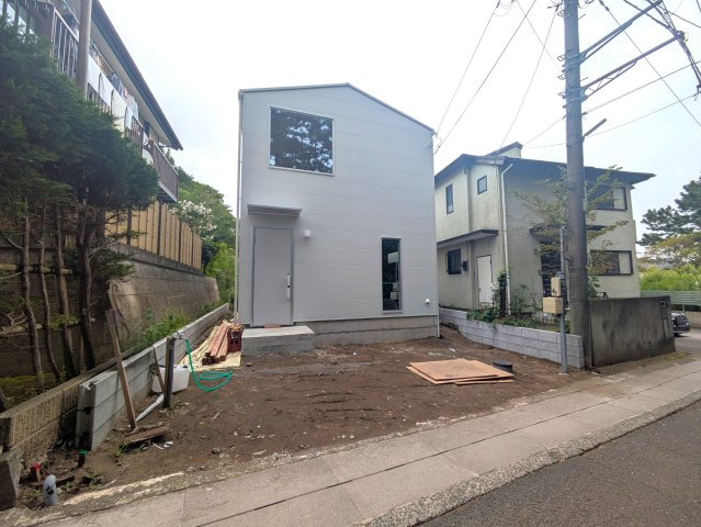 海まで徒歩8分！ 木の温もりと緑に包まれるの外観|外観