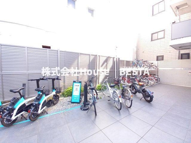 イーストヴィレッジ三宮の駐車場