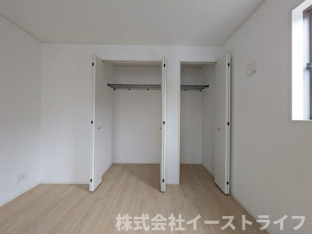 【新築戸建】　いわき市平豊間第9　全2棟の玄関|同社施工写真　各居室に収納スペースがあり、充実しています