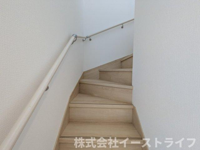 【新築戸建】　いわき市平豊間第9　全2棟のセキュリティ|同社施工写真　テレビモニター付きインターフォンです。玄関のドアを開けることなく来客の顔や声を確認できるため、トラブルの防止につながります。