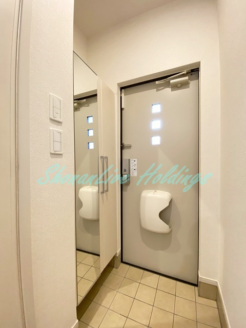 ヴェルテス六番館の玄関