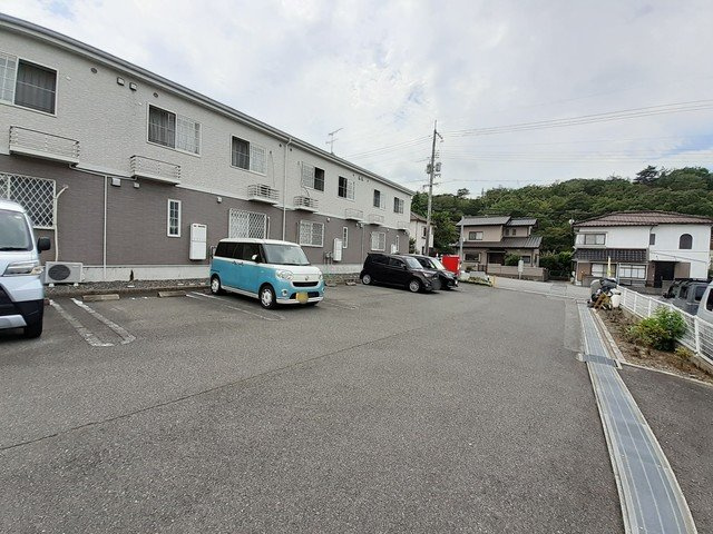 カルフール・ヒルズ　Ｂの駐車場