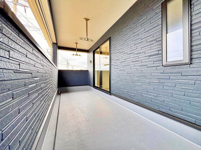 クレイドルガーデン　高浜市向山町第６　全3棟のバルコニー|使いやすい広さのバルコニーで、家事の効率もアップします。日当たりの良さも魅力です。									
									