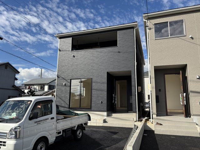 クレイドルガーデン　高浜市向山町第６　全3棟の外観|落ち着いた色合いと上品な質感の外観は、家族の成長とともに永く愛せるデザインを実現しています。									
									