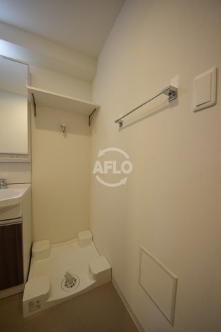 ラクラス堺筋本町の洗面所|ラクラス堺筋本町　室内洗濯機置場