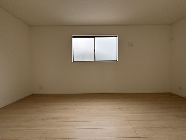 クレイドルガーデン　高浜市向山町第６　全3棟の洋室|陽当りの良い洋室は、お子様の勉強部屋や家族の寝室としても使える、暮らしに合わせて活用できる空間です。									
									
