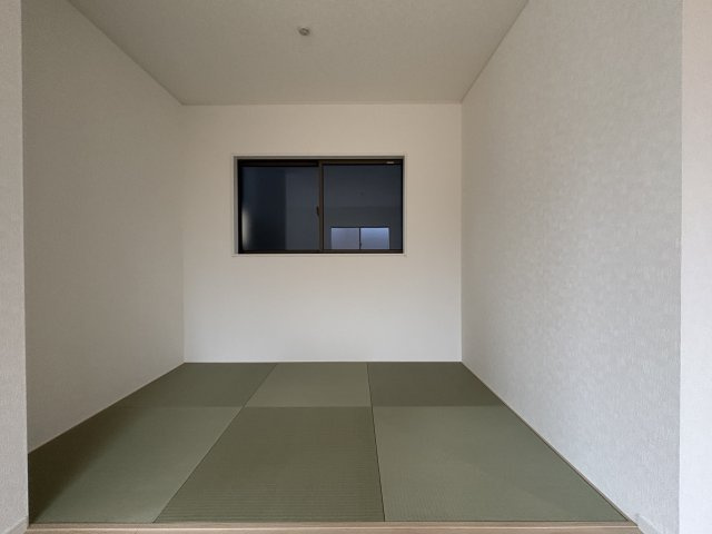 クレイドルガーデン　高浜市向山町第６　全3棟の和室|畳の柔らかな感触が心地よい和室は、来客時のおもてなしの場や、家事の合間にくつろげる空間として活躍します。									
									