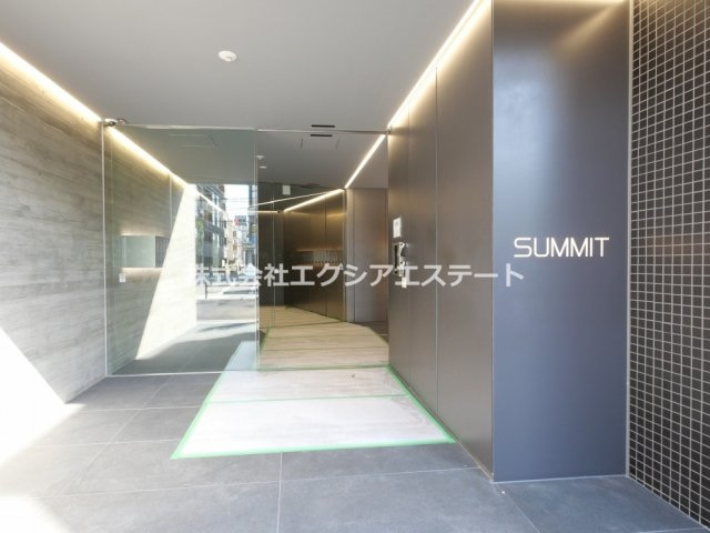 SUMMIT（サミット）のエントランス