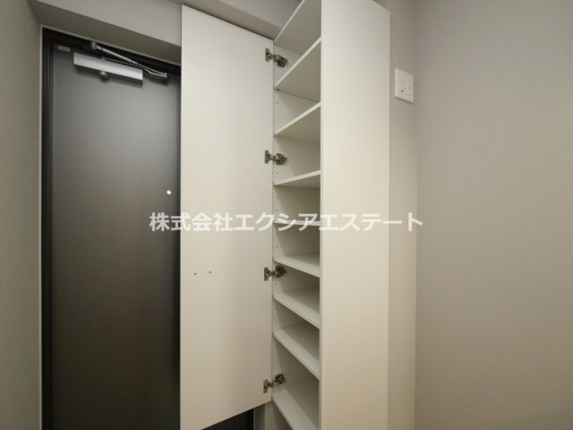 SUMMIT（サミット）の玄関