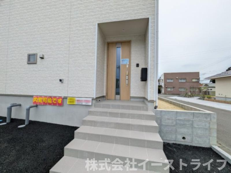 【新築戸建】　いわき市平豊間第9　全2棟の玄関|2号棟写真　玄関ポーチもある落ち着いた玄関です