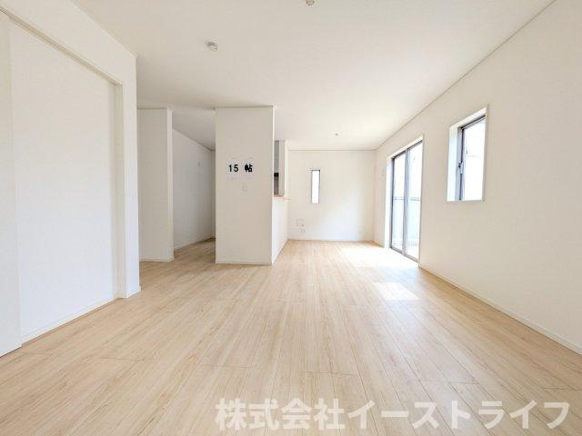 【新築戸建】　いわき市平豊間第9　全2棟の居間・リビング|2号棟写真　広いリビングは、ご家族でゆっくりくつろぎたい方におすすめです。