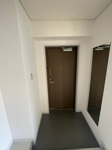 ”エステート野崎”の玄関