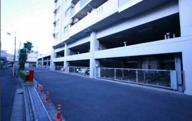 ライオンズガーデン町屋の駐車場|駐車場に車を止められます