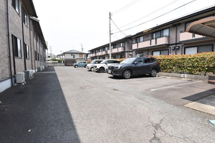 ユイマールガーデンⅡ A棟の駐車場|駐車場