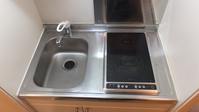 レオネクスト三宮のキッチン|ラジエントヒーター２口あります。