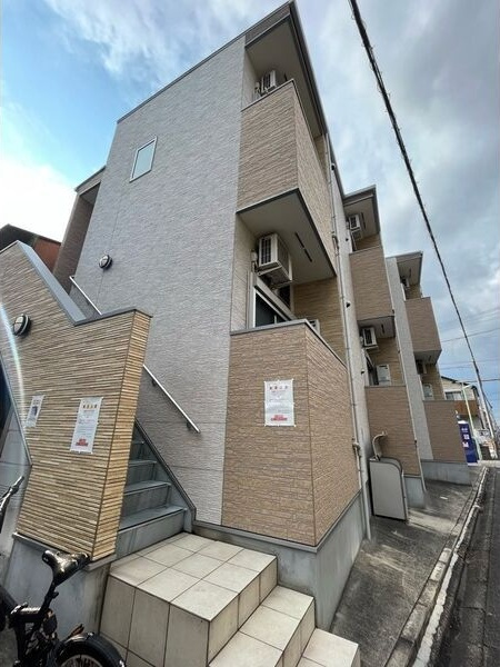 石場町ベースの外観