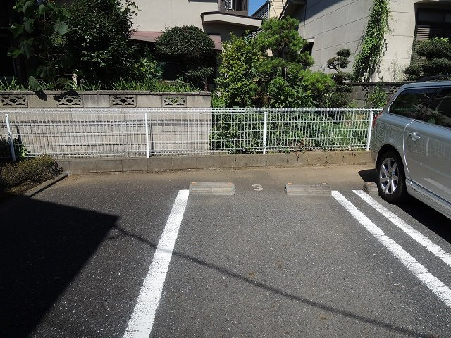 グレイス・北本の駐車場