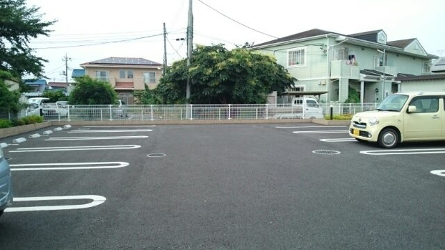 エミーナＡの駐車場