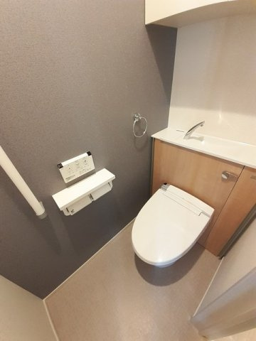ポノ　ククナのトイレ|落ち着いた色調のトイレです