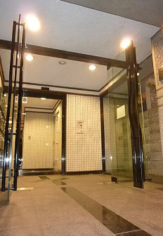 トーユーハイツ菊川のエントランス