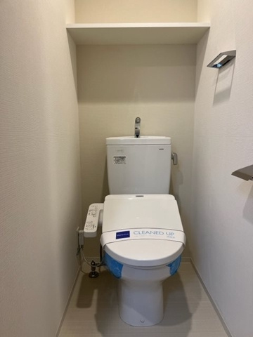 新品家具付きマンション内神田1(KaGood東京)のトイレ|清潔感のあるトイレです