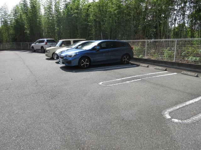 グロワールＡの駐車場