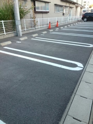 カサフェリスＣの駐車場
