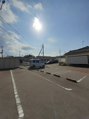 ブリッサ　カメリアの駐車場