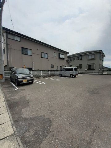 シャトン　ヒルズの駐車場
