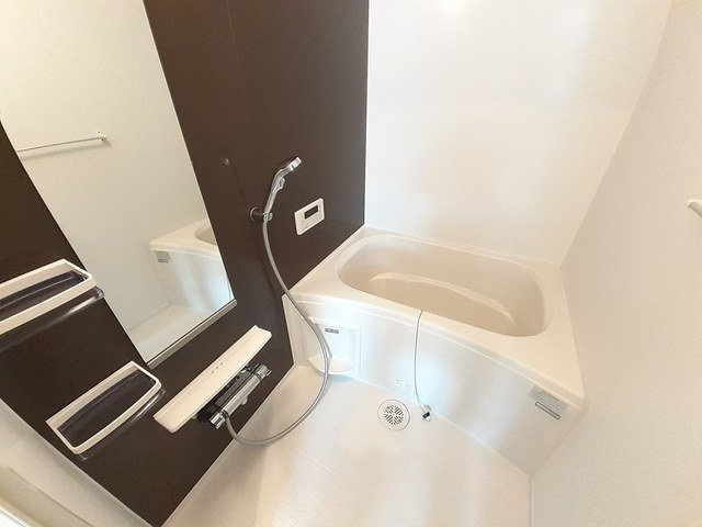 グランドソレーユ菅田の浴室