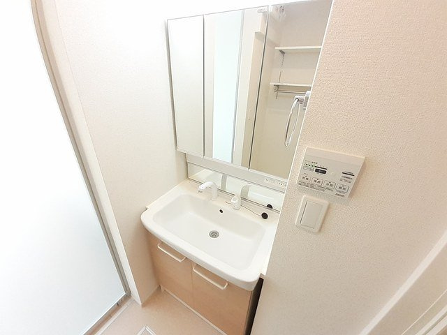 グランドソレーユ菅田の洗面所